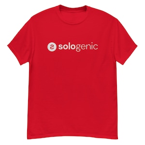 Könnte beinhalten: Ein rotes T-Shirt mit einem weißen Logo, auf dem "@sologenic" steht.