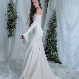 Satijnen korset zeemeermin trouwjurk Serena: off-shoulder mouwen, kapelsleep