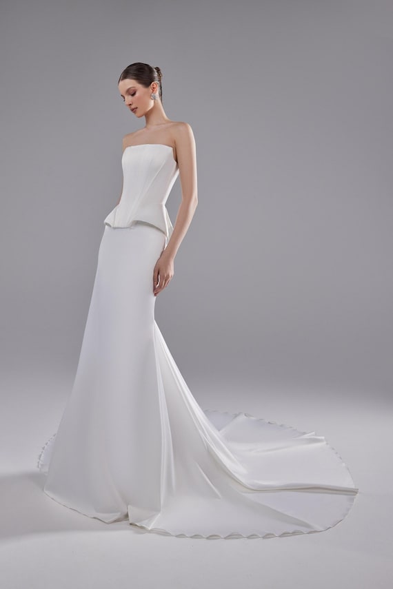 open lace back dress Bateau Sheath White Long-sleeves Wedding Gown with Peplum – loveangeldress main image 0
