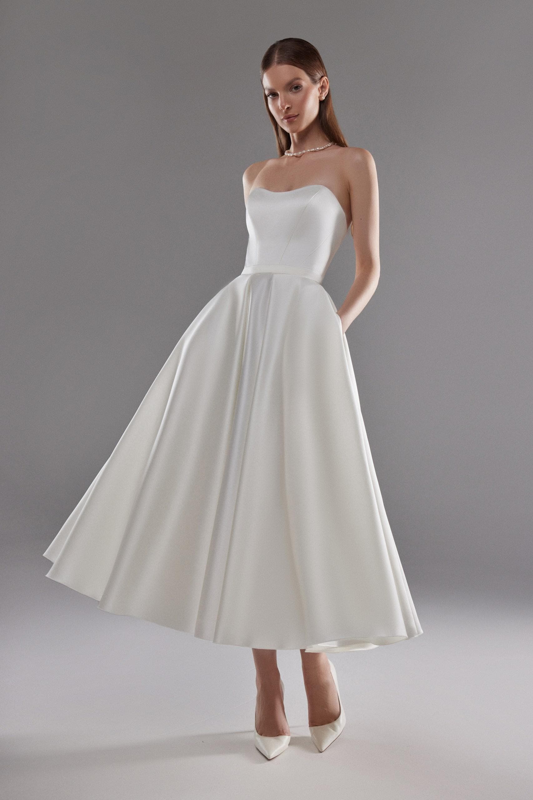 サテンストラップレスミディ丈ウェディングドレス Lizzie：スウィート