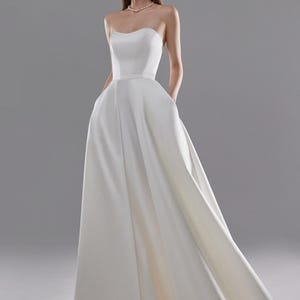 A-Line Satin Wedding Dress Lizzie: Strapless Sweetheart Ball Gown