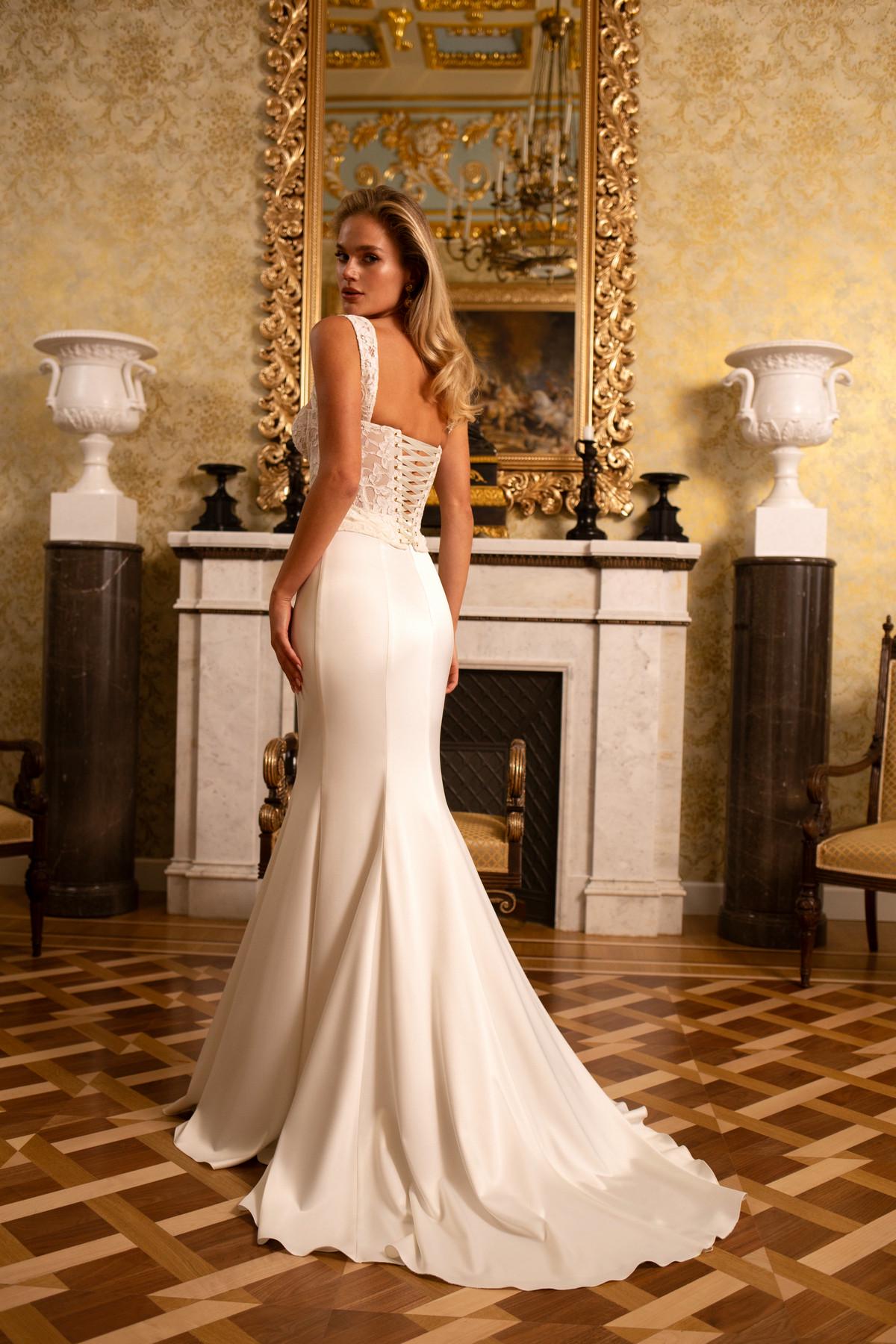 レースコルセットとサテンマーメイドスカートのブライダルセパレート