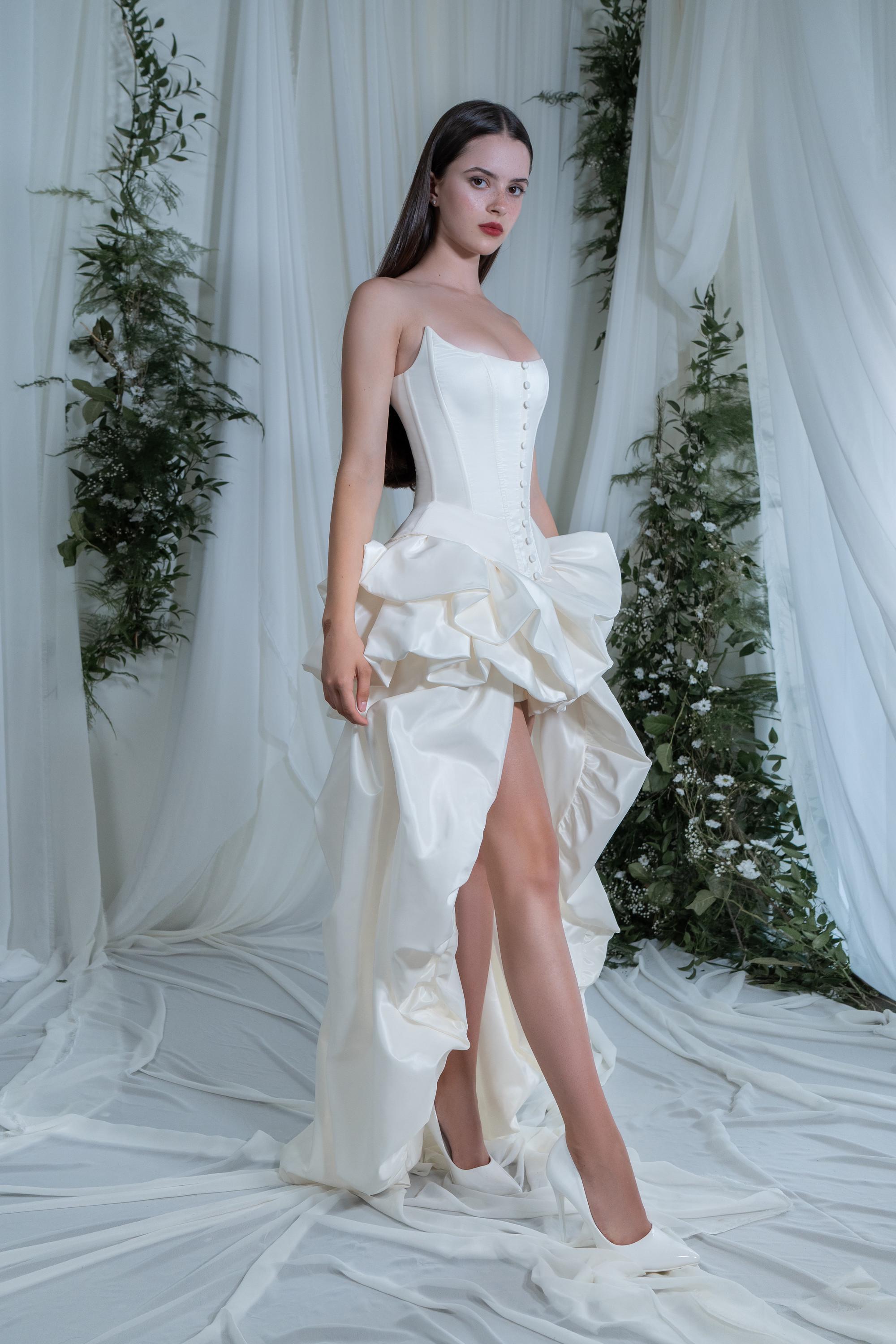 ワンピース LIONA VELOR QUILTING BIJOU DRESS Metallic One-Shoulder Gown - Jewel Tone | Le Chateau – Suzy