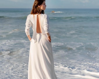 Vintage satijnen trouwjurk, lange mouwen, minimalistische jurk met open achterkant en opstaande kraag