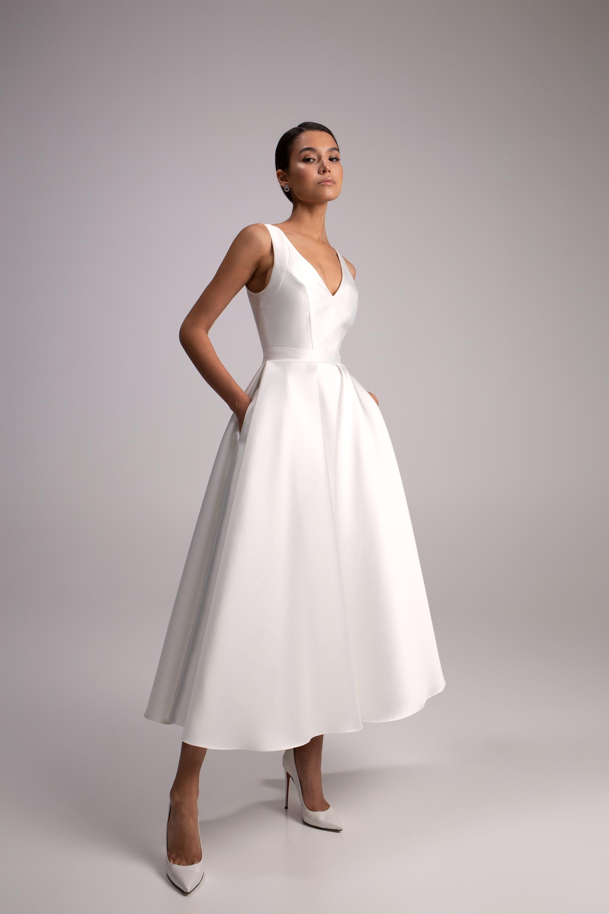 Vestido de novia midi Gloria de corte A en mikado: escote en V, largo hasta la rodilla y bolsillos
