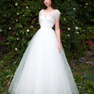 Ball gown wedding dress LIZY. Ivory wedding dress A-line silhouette long wedding gown Dress + Underskirt