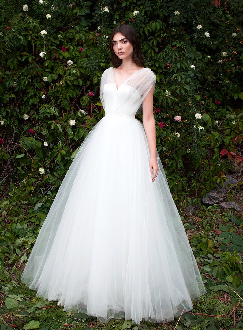 Ball gown wedding dress LIZY. Ivory wedding dress A-line silhouette long wedding gown Dress + Underskirt