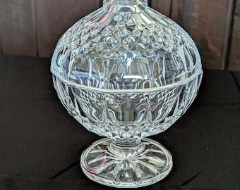 Piatto per caramelle in cristallo con piedistallo e coperchio / Cristal d'Arques Longchamp / Piatto per bonbon vintage / Alzata in vetro con taglio a diamante