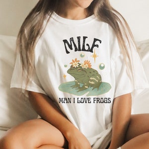 Retro Frog Tshirt, Cottagecore Frog Tee, Funny MILF Frog Shirt, Frog Lover Shirt, Oversized UNISEX T-Shirt, Toad Shirt