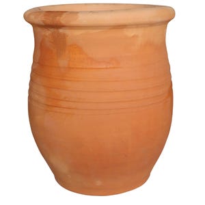 Peut inclure: Un pot en céramique non émaillée de couleur terre cuite, avec un bord large et légèrement évasé. Le pot a un corps arrondi avec des rainures horizontales et une finition lisse et naturelle. Idéal pour planter des fleurs ou des herbes.