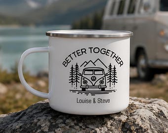 Taza personalizada para parejas acampando, taza de esmalte personalizada con nombres, regalo de boda para amantes de la naturaleza, taza para autocaravana, regalo para parejas aventureras