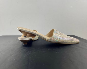 Sapatos mules de salto alto enfeitados brancos vintage, sapatos de casamento bordados em cetim
