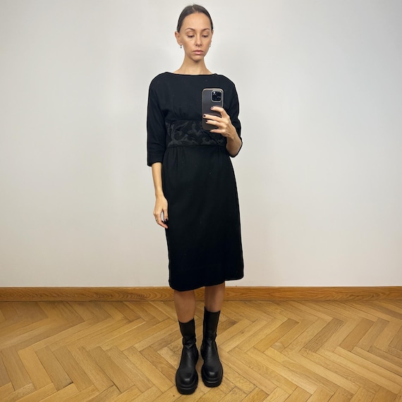black midi dress with ankle boots MEIMEIJ - V NECK MIDI DRESS WITH PUFF SLEEVES