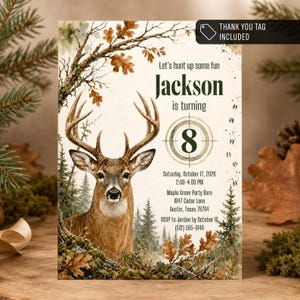 Könnte beinhalten: Eine Geburtstagseinladungskarte mit einer Aquarellillustration eines Hirsches im Wald. Der Text lautet: Let's hunt up some fun, Jackson is turning 8, Saturday, October 17, 2026, 2:00-4:00 PM, Maple Grove Party Barn, 1847 Cedar Lane, Austin, Texas 78704.