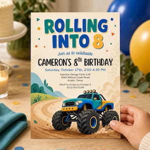 以下が含まれることがあります： 青と黄色のモンスタートラックが描かれた誕生日招待状。テキスト：ROLLING INTO 8, Join us to celebrate CAMERON'S 8TH BIRTHDAY, Saturday, October 17th, 2:00-4:30 PM, Gearbox Garage Party Loft, Austin, Texas.