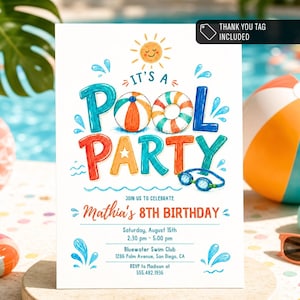Könnte beinhalten: Eine weiße Einladungskarte mit dem Text IT'S A POOL PARTY, einer lächelnden Sonne, einem Wasserball, einem Schwimmring und einer blauen Schwimmbrille. Darunter steht JOIN US TO CELEBRATE Mathia's 8TH BIRTHDAY, Samstag, 15. August, 14:30 - 17:00 Uhr, Bluewater Swim Club.