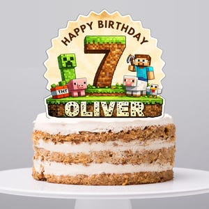 Può includere: Un set di tre tazze in ceramica con finitura opaca e macchiettata. Ogni tazza presenta un colore diverso: azzurro, crema e grigio. Le tazze hanno un design semplice e moderno con una forma arrotondata e un manico comodo.