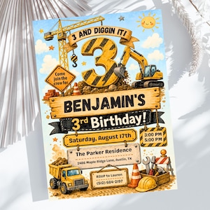 Peut inclure: Une invitation d'anniversaire sur le thème de la construction avec un grand chiffre 3, une grue jaune, une pelleteuse et un camion-benne. Le texte indique 3 AND DIGGIN IT!, BENJAMIN'S 3rd BIRTHDAY!, Saturday, August 17th, 3:00 PM-5:00 PM, The Parker Residence, et RSVP to Lauren.