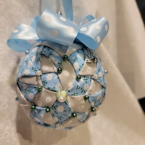 Gray and blue floral ornament (FL26)