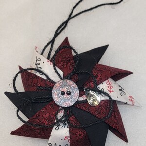 Black and Brick Floral Pinwheel Ornament (WTR28)