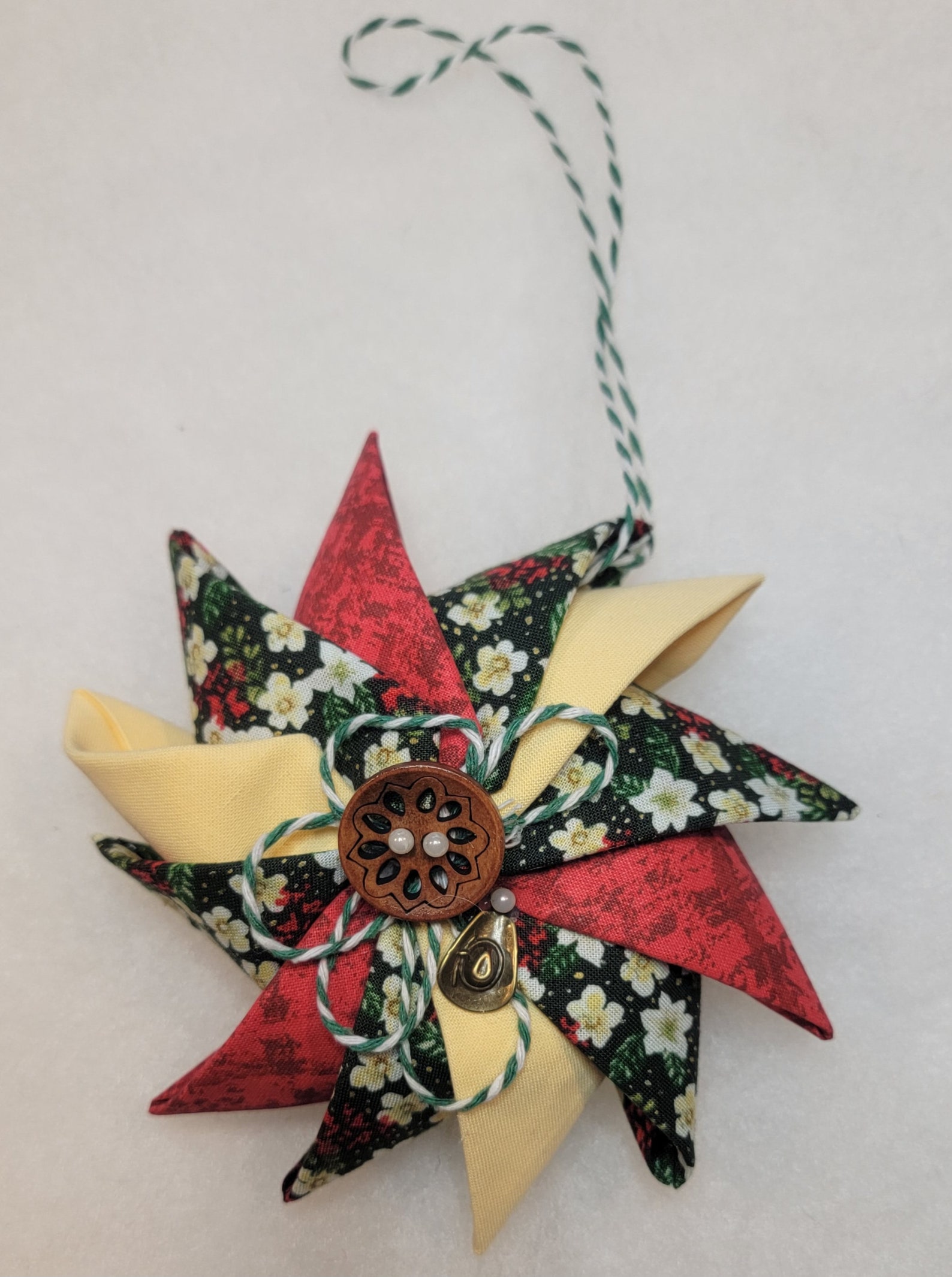 Christmas Flowers Pinwheel Ornament (CMAS106) - Etsy