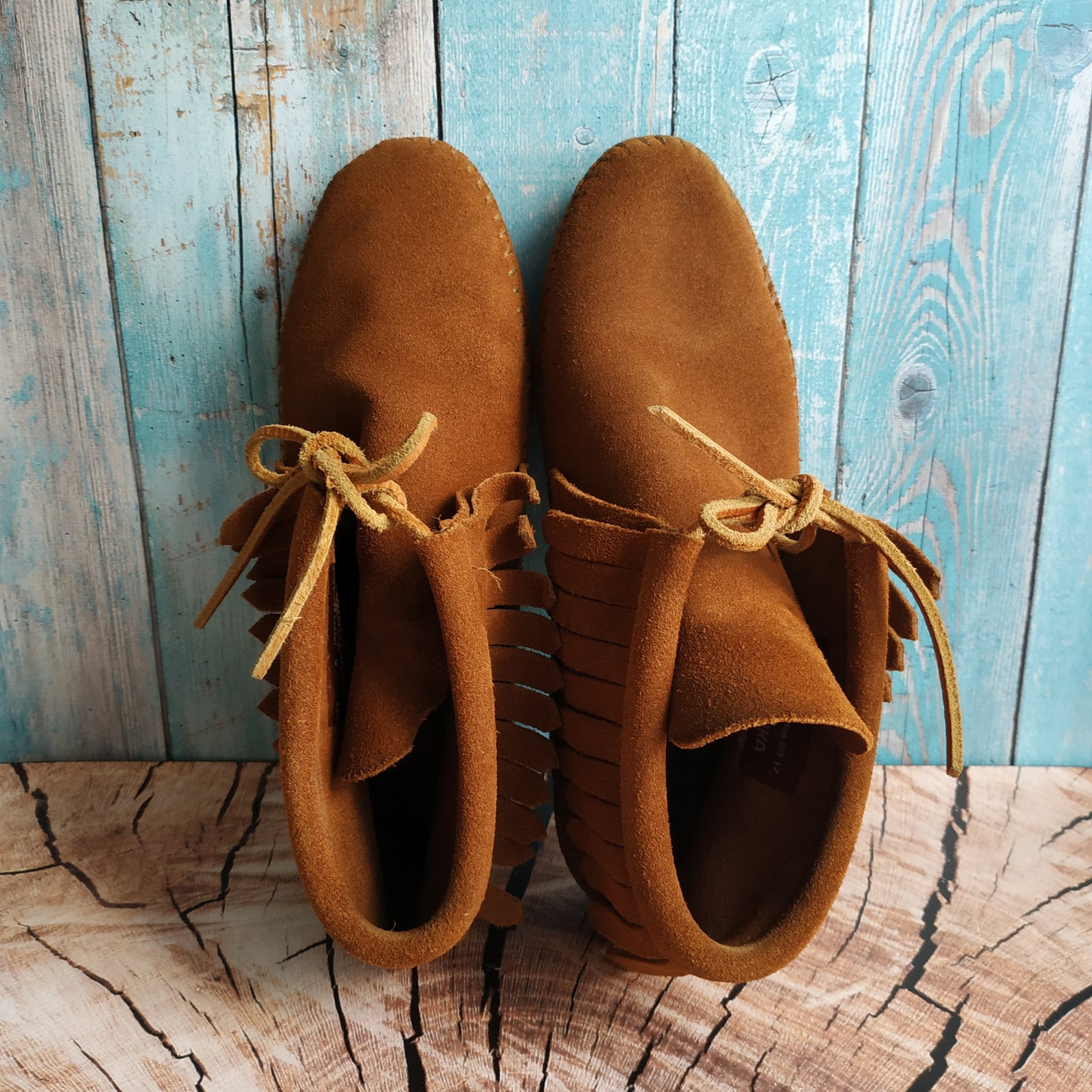 are minnetonka moccasins made of real leather