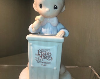 Figurine Precious Moments Collectors Club « Let Us Call The Club To Order »