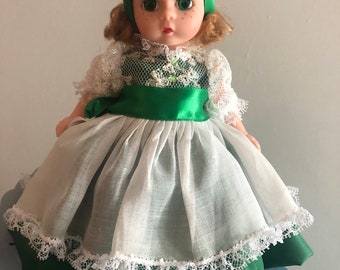 Madame Alexander Irish Lass 8" International Doll, Muñeca de Irlanda del Día de San Patricio jubilada