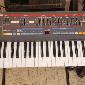 Roland Juno-106 Programmable Polyphonic Synthesizer