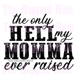 Könnte beinhalten: Schwarz-weißes Grafiktextdesign mit dem Text "the only hell my momma ever raised". Der Text hat einen abgenutzten, Vintage-Look.
