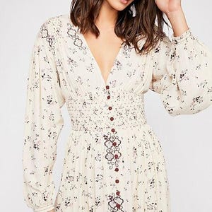 NWT Free People WILDFLOWERS geborduurde maxi-jurk met lange mouwen en v-hals crème LG afbeelding 7