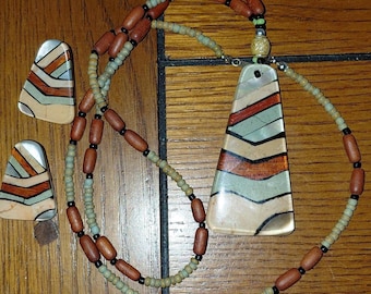 Vintage Santo Domingo ingelegde ketting oorbellen set, parelmoer chevron
