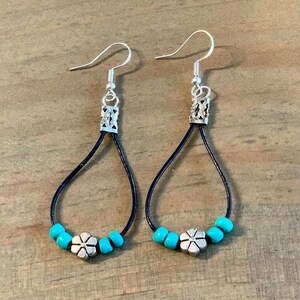 Turquoise & daisy leather loop earrings