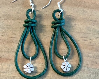 Green leather & daisy double loop earrings