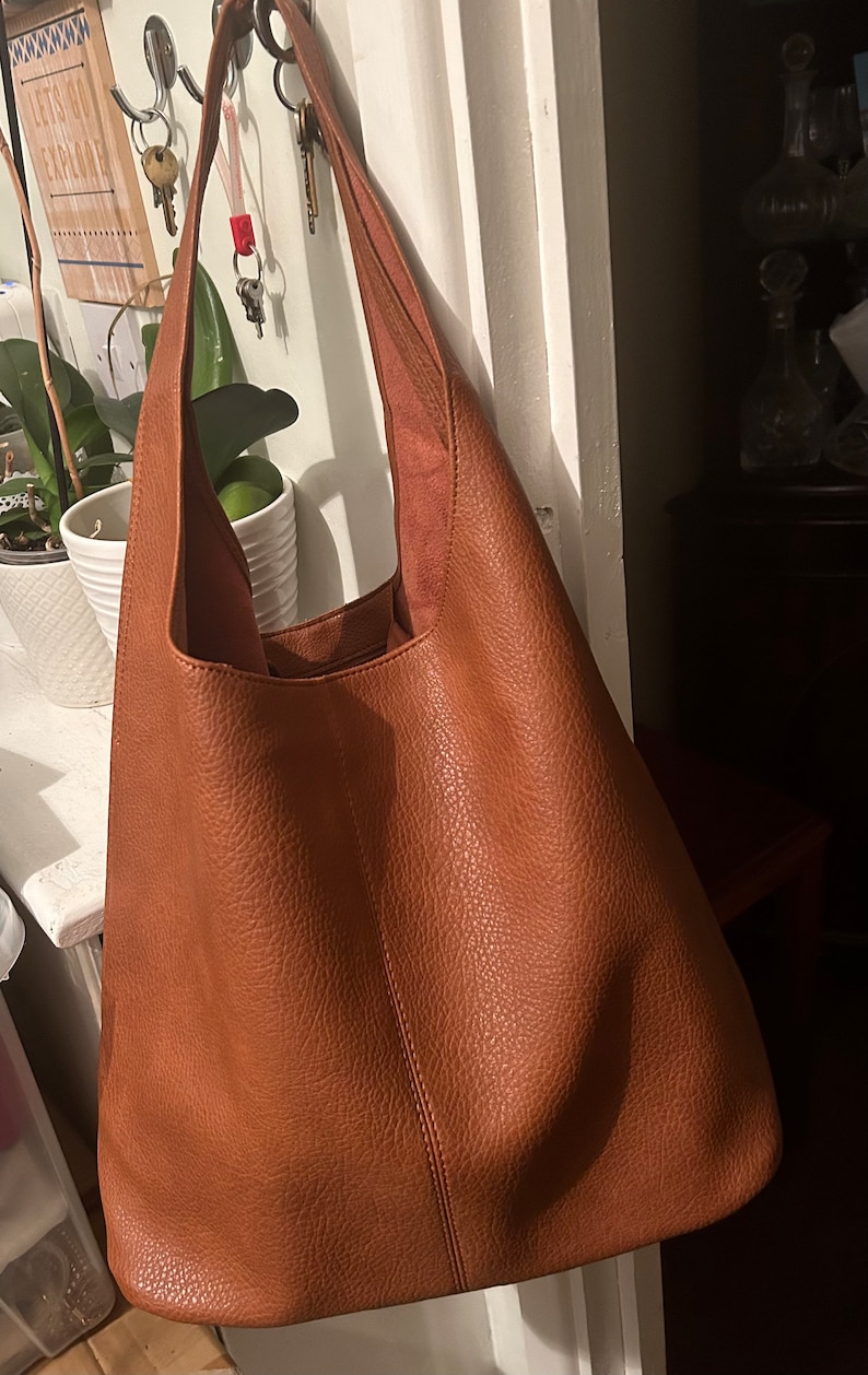 Grand sac hobo en cuir vegan pour femmes image 7