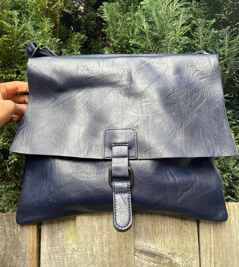 Sac cartable en cuir végétalien/moyenne-grande/sacs à bandoulière/sacs à bandoulière pour femme/Sacs à main de voyage en cuir végétalien souple/cadeaux pour anniversaire Navy blue