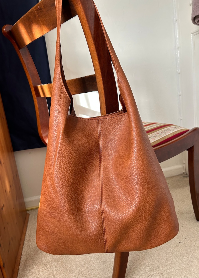 Grand sac hobo en cuir vegan pour femmes Marron