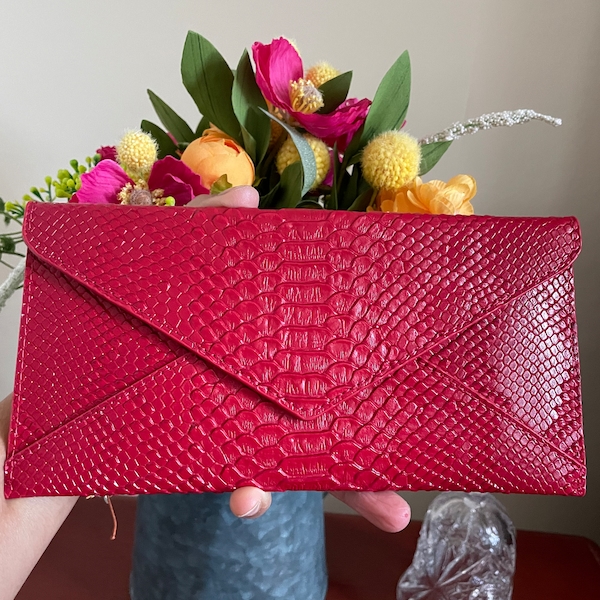 Envelope evening clutch/clutch purse/small clutch bags/purses for women/Christmas gifts/red party bags/croc pattern vegan leather bags/gifts