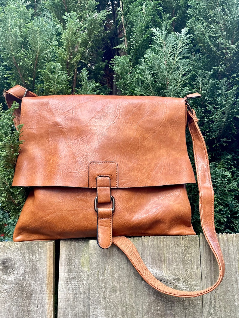 Vegan leather satchel bag/medium-large satchel/shoulder bags/crossbody bags for women/Soft vegan leather travel handbags/gifts for her/him imagen 1