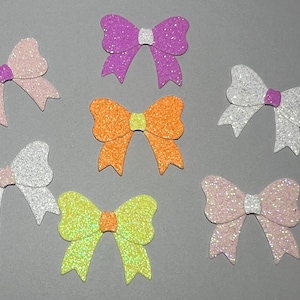 Handgemaakte strikversieringen 4 glitter zelfklevende gestanste kaarttoppers Paaskunst 3 cm x 3 cm Gemaakt met premium low-shed glitterkaart.
