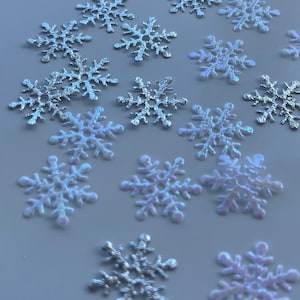 Mini fiocchi di neve 20 abbellimenti per biglietti, decorazioni per torte, matrimonio, iridescenti, luccicanti, ghiaccio, bianco, oro, argento, blu ghiaccio, Frozen