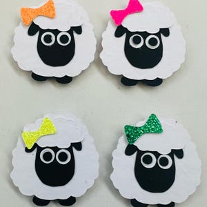 Schapen lam kaarttoppers/versieringen 4 zelfklevende handgemaakte paasknutsels