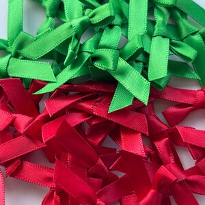 Mini fiocchi di Natale Mix verde/rosso 3 cm fiocchi di raso abbellimenti artigianali