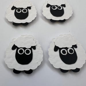 Schapen lam kaarttoppers/versieringen 4 zelfklevende handgemaakte paasknutsels
