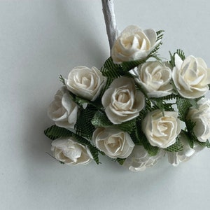 Rose di carta mini 1 cm con gambo flessibile in filo per biglietti, inviti per matrimonio, decorazioni per torte, cerchietto