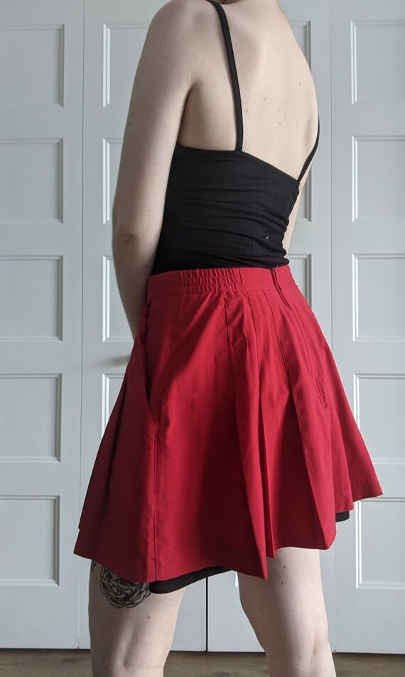 Flamboyant pleated skirt. - image 3