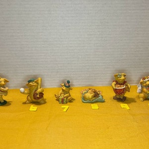 1993 &quot;Pigsville&quot; Pig Figurine (5-10)