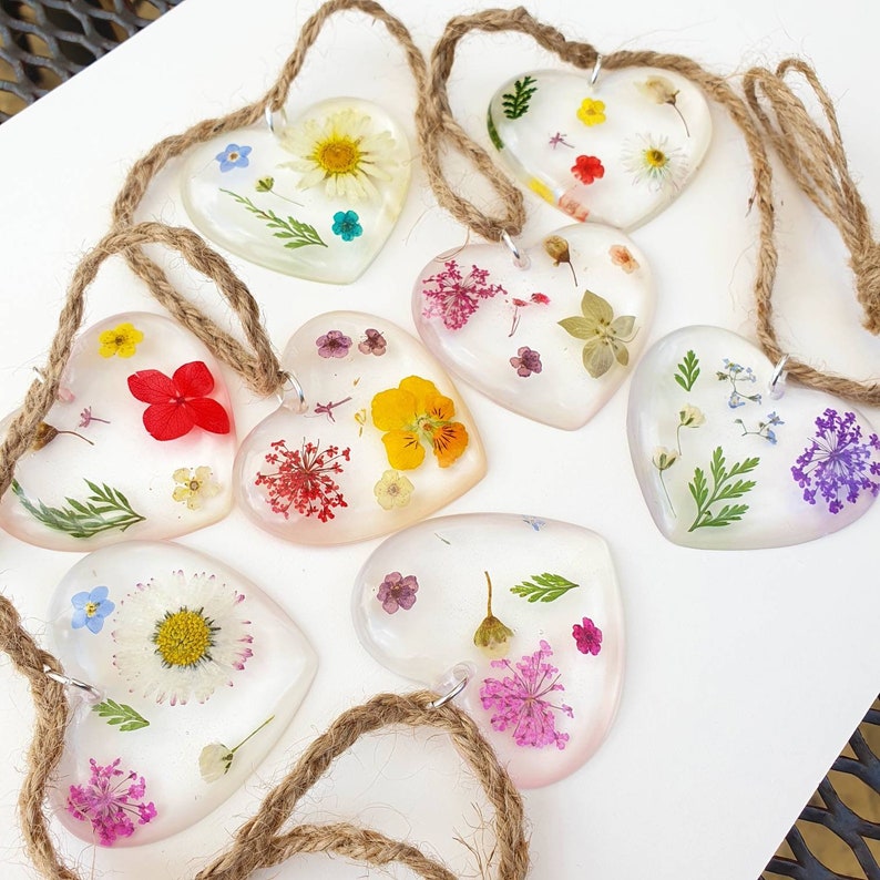 Heart garland bunting real pressed flowers floral decoration, party, garden, birthday, wedding, anniversary, event home decor wall hanging image 2