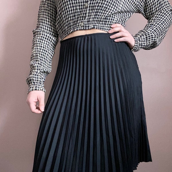 Black Pleated Skirt With Buckle