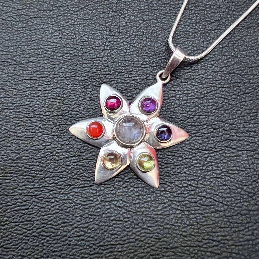 Pendentif Symbole Chakra (Lotus) Sur Collier - Neuf Avec étiquettes, Fabriqué En France